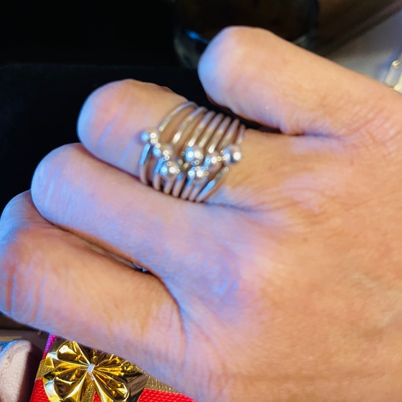 Sterling silver ring. Size 7 - Picture 6 of 6